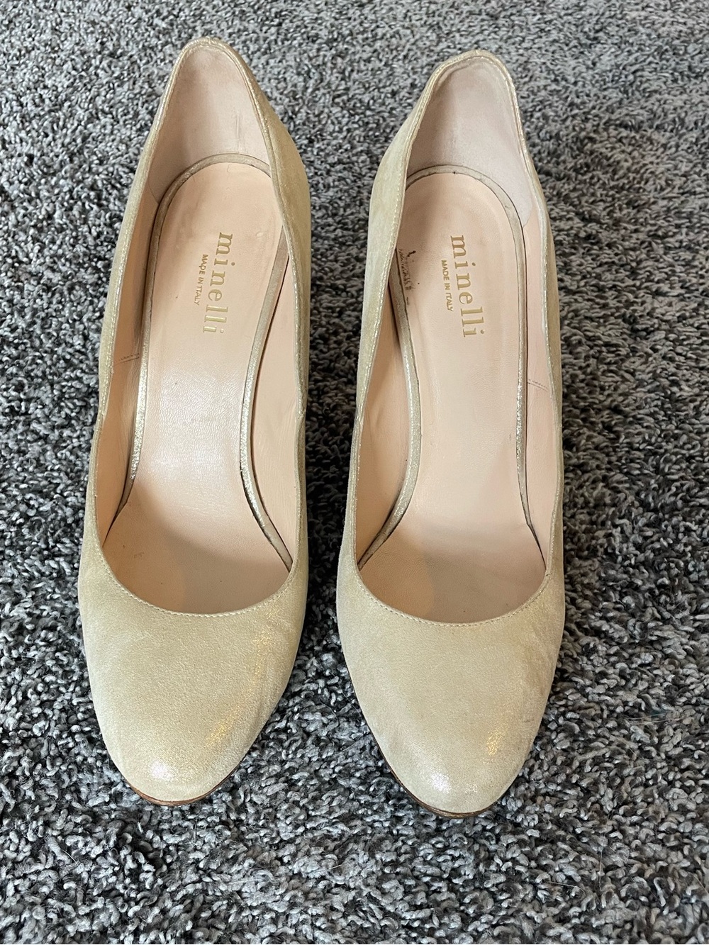 Minelli Shimmer Cream Round-Toe Pumps
